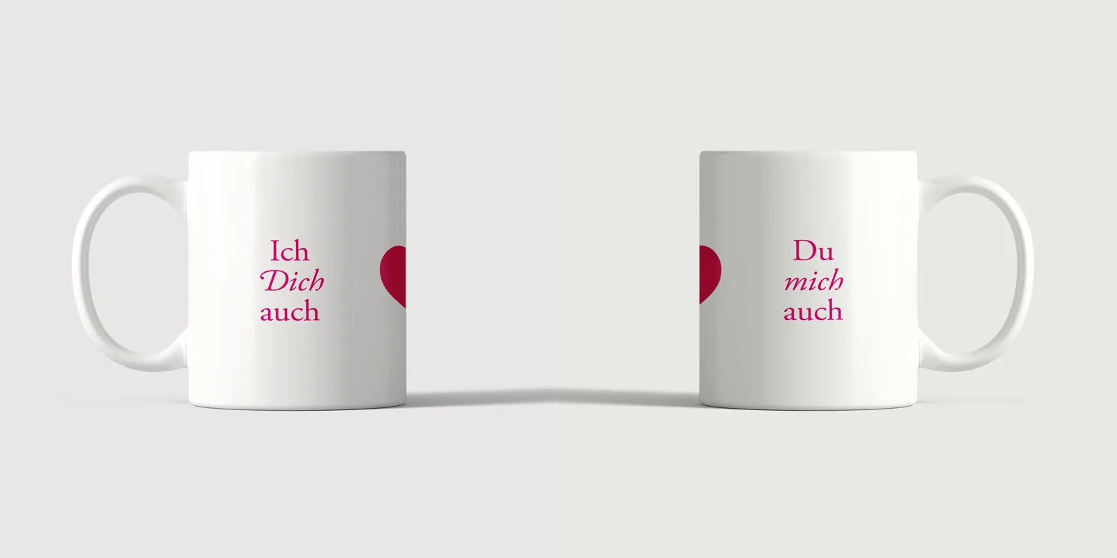 Vorderseite der Ich dich auch Tasse mit Ich Dich auch und Rückseite mit Du mich auch nebeneinander